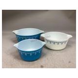 Pyrex Snowflake Garland Casserole Dish