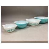 Set of 4 Vintage Pyrex mixing bowls
