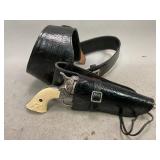 Novelty Western Revolver and Belt NWT