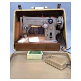 Vintage Singer Sewing Machine in Case