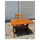 Childï¿½s Desk and Chair