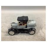 Ertl 1918 Runabout Barrel Coin Bank