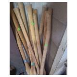 lot containing 11 ax handles