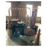 Clark gas powered forklift. Running