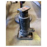 Car jack with no handle.