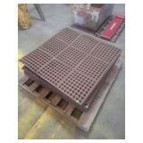 19 heavy-duty perforated rubber floor mats, commonly used for anti-slip, drainge.