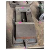 Heavy-Duty Milling Machine Vise (Approx. 8” Jaw Width)