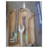 1 lot containing 2 alligator wrenches,  1 large pipe wrench , 1  S-shape or half-moon obstruction wrench