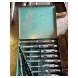 Expandable reaming bit set.