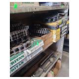 lot contains several boxes of roller chain