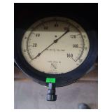 lot contains  a vintage Ashcroft Type 1056 TR pressure gauge.
