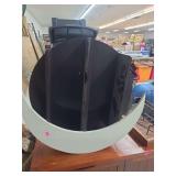 lot contains a 5  piece of decorative wooden and metal wall art.