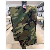 Men’s camo pants medium long