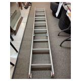 Aluminum extension ladder