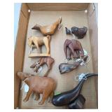 8 small wooden animal statute