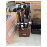 Chicago cutlery knife set missing 4 knifes.