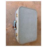 JVC dvd player/ dvd spieler and 3 vintage blue suit cases