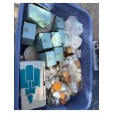 Tote full do tea light and assorted candles