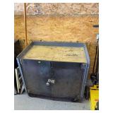Locking shop cabinet