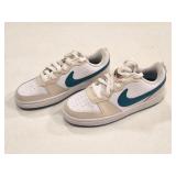 NIKE- WHITE AND TEAL SHOES- SIZE 3.5 Y