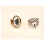 GOLDLIKE RING WITH CLEAR CENTER STONE AND