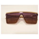 QUAY SUNGLASSES AND CASE