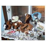 STUFFED ANIMAL AND COLLECTIBLE LOT
