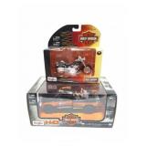 2- MAISTO- ONE H-D CUSTOM 1999 FORD SUPER DUTY