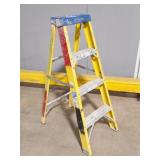 WERNER- NON- CONDUCTIVE FIBERGLASS STEP LADDER-