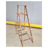 WOODEN STEP LADDER- 5 FOOT