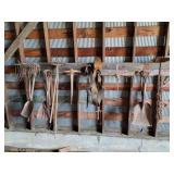 VINTAGE WALL GROUP-ITEMS HANGING ON WALL IN