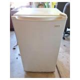 MAGIC CHEF MINI FRIDGE- NEEDS CLEANED INSUDE-