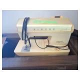 SINGER - FUTURA II- MODEL 920 TWO WAY SEWING