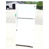 GE- REFRIGERATOR- VERY LIGHT USE- CLEAN