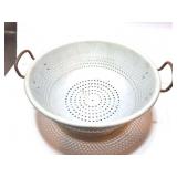 ALUMINUM STRAINER- WEAR EVER- NO 4611- LARGE -