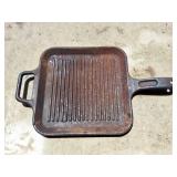 LODGE. AST IRON GRIDDLE WITH HANDLE-