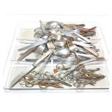 KITCHEN UTENSILS IN PLASTIC TRAY - AND MORE