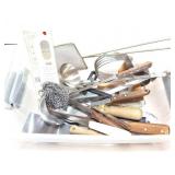 LARGE KITCHEN UTENSILS LOT- CONTENTS OF TITE