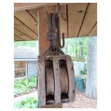VINTAGE LARGE WOODEN PULLEY AND HOOKS