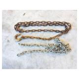 SMALL CHAIN WITH 2 HOOKS AND A LOOSE CHAIN