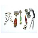 ASSORTED VINTAGE KITCHEN ITEMS