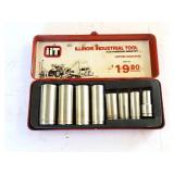 3/8' DEEP WELL SOCKET SET IN METAL STORAGE CASE