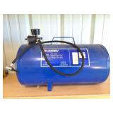 CAMPBELL HAUSFELD- 7 GALLON PORTABLE AIR TANK-