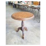 ROUND TABLE
