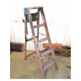 5 FOOT WOODEN STEP LADDER