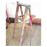 WERNER 4 FOOT WOODEN STEP LADDER