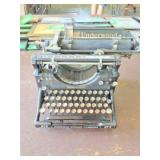 UNDERWOOD ANTIQUE TYPEWRITER