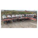 WHITE 12-Row 30" Fold-Up Hyd. Pull Planter