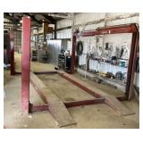 LESCO 12,500Lb Capacity Elec/Hyd. Truck Lift