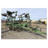 JOHN DEERE 24' Fold Up Pull Chisel